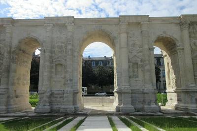 Visite guide de la Porte de Mars et sa restauration  Reims