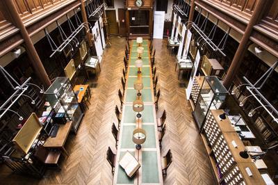Visite guide de la salle de lecture de la bibliothque du protestantisme franais  Paris 7me