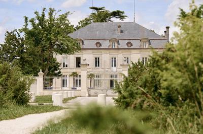 Visite guide du chteau de Bonbonnet et de la distillerie Citadelle Gin  Ars