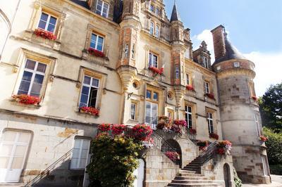 Visite guide du chteau, htel de ville adapte aux personnes  mobilit rduite  Bagnoles de l'Orne Normandie