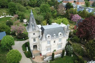 Visite guide du Madrigal et de son cabinet de curiosits  Mamers