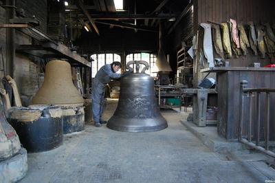 Visite guide la fonderie de cloches Cornille Havard  Villedieu les Poeles