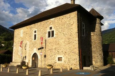 Visite guide sur l'architecture du Chteau du Crestcherel  Ugine