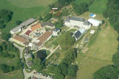 Visite libre d'une abbaye, de son pigeonnier et de sa chapelle  Baye