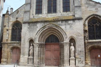 Visite libre d'une église gothique construite au xiie siècle à Chalons en Champagne