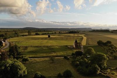 Visite libre d'une glise romane perdue au milieu des champs  Chmery-Chhry