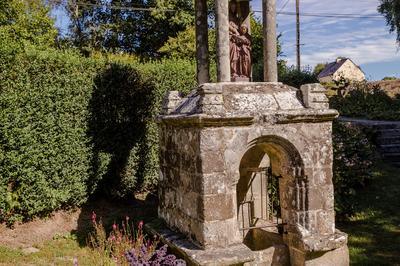 Visite libre de la Fontaine Ste Anne (ISMH)  Le Guerno