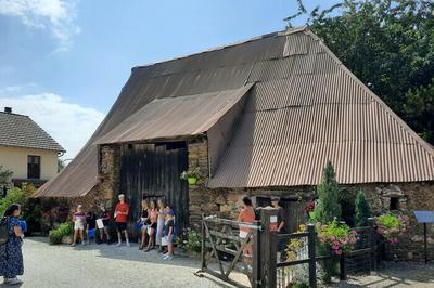 Visite libre de la grange ovalaire de la Varonie  Beyssenac