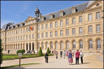 Visite libre du clotre et des expositions  Caen