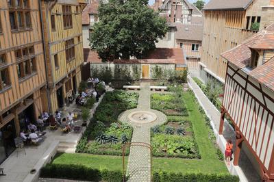 Visite Libre Du Jardin Juvnal-des-ursins  Troyes
