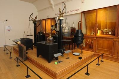 Visite: Le Laboratoire De Lavoisier  Paris 3me