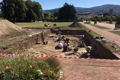 Visites du chantier de fouilles du grand clotre de l'abbaye de cluny  Cluny