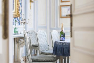 Visitez Les Salons Privés D'une Des Plus Grandes Propriétés De Champagne à Reims
