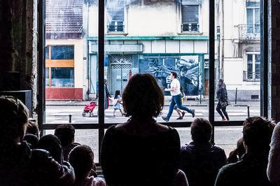 Vitrine, les harmoniques du non, performance visuelle et sonore pour une vitrine et ses passants  Dijon