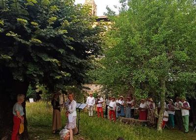 Balade patrimoine et chants de la renaissance de jardin en jardin à Saint Leonard de Noblat