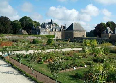 Visite du château et jardins de la bourbansais à Pleugueneuc
