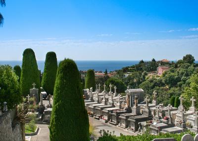 Cimetière du grans jas : allée du cimetière à Cannes