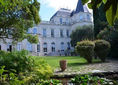 Découvrez l'hôtel de la préfecture du Gard à Nimes