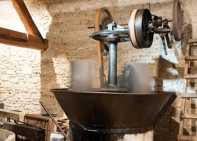 Découvrez la fabrication de l'huile dans cet authentique moulin ! à Bellegarde