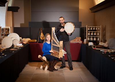 Exposition vivante d'instruments de musique médiévaux au château de flers à Villeneuve d'Ascq