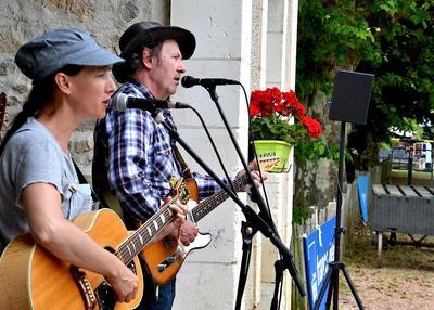 Folk, blues et country à la brocante du quartier St Corentin à Quimper
