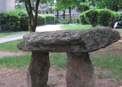 La fabuleuse histoire du dolmen du breil à Nantes