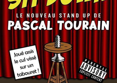 SIT DOWN : le stand-up joué assis par Pascal Tourain (l'Homme Tatoué) à Paris 4ème