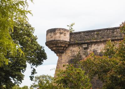 Suivez le guide ! découvrez les vestiges d'une ancienne place forte à Montpellier