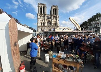 Visite du village du chantier de Notre Dame de Paris à Paris 4ème