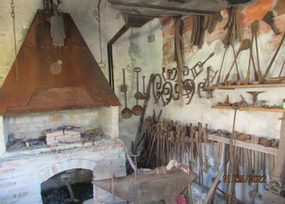 Visite commentée d'un musée d'outils anciens à Saint Pierre le Moutier