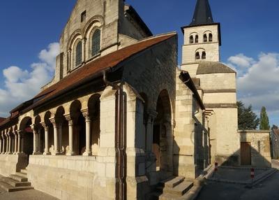 Visite d'une église romane du xiie siècle à Hermonville