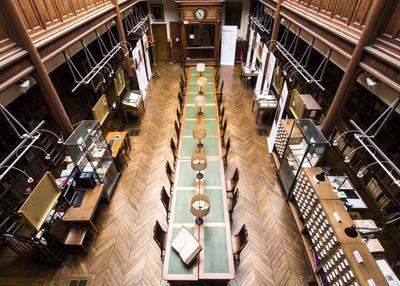 Visite guidée de la salle de lecture de la bibliothèque du protestantisme français à Paris 7ème