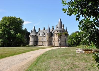 Visite guidée du château de bonnefontaine et visite libre du parc à Antrain