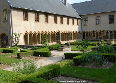 Visite guidée du cloître des récollets, haut lieu européen d'écologie urbaine à Metz