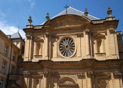 Visite libre d'une église à l'aspect éclectique à Metz