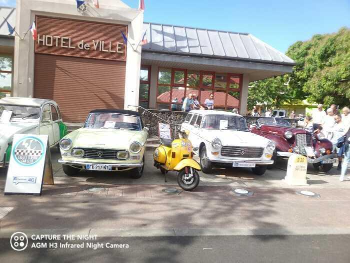 Exposition Vehicules Historiques Auto Et Moto à Entre Deux dimanche